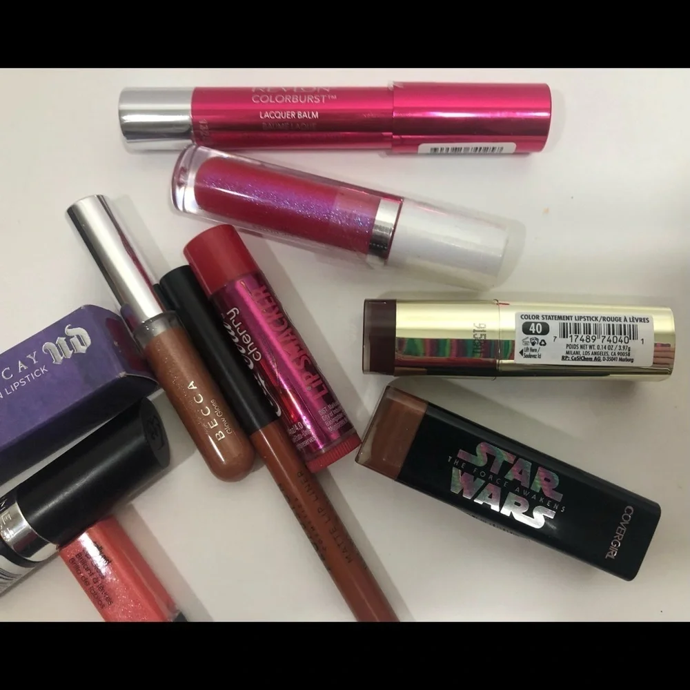 8+ Item Lip Stick/Gloss/Color